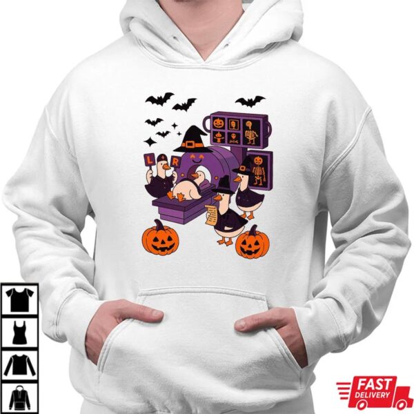Funny Halloween Duck Radiology Shirt – MRI CT Scan Tech Pumpkin Witch Tee