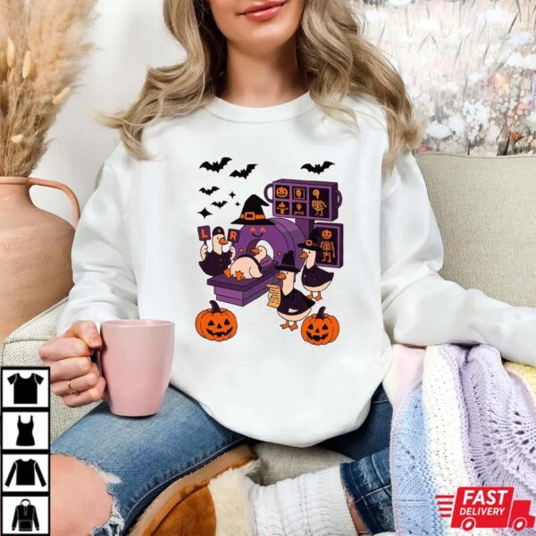 Funny Halloween Duck Radiology Shirt – MRI CT Scan Tech Pumpkin Witch Tee