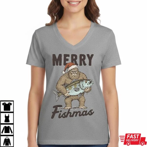 Bigfoot Merry Fishmas Funny Christmas Fishing T-Shirt