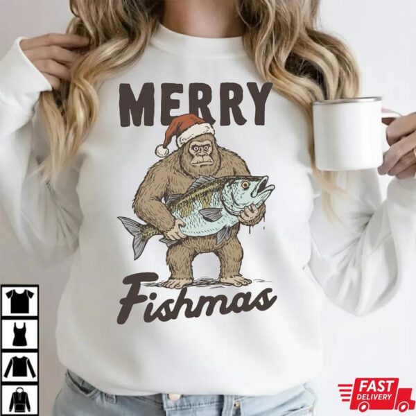 Bigfoot Merry Fishmas Funny Christmas Fishing T-Shirt