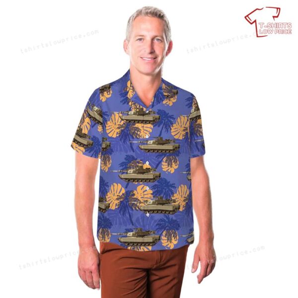 US Army M1A2 TUSK I of the 26th Heavy Mechanized Infantry Division in Iraq, in the 2000s Hawaiian Shirt US Army M1A2 TUSK I of the 26th Heavy Mechanized Infantry Division in Iraq, in the 2000s Hawaiian Shirt